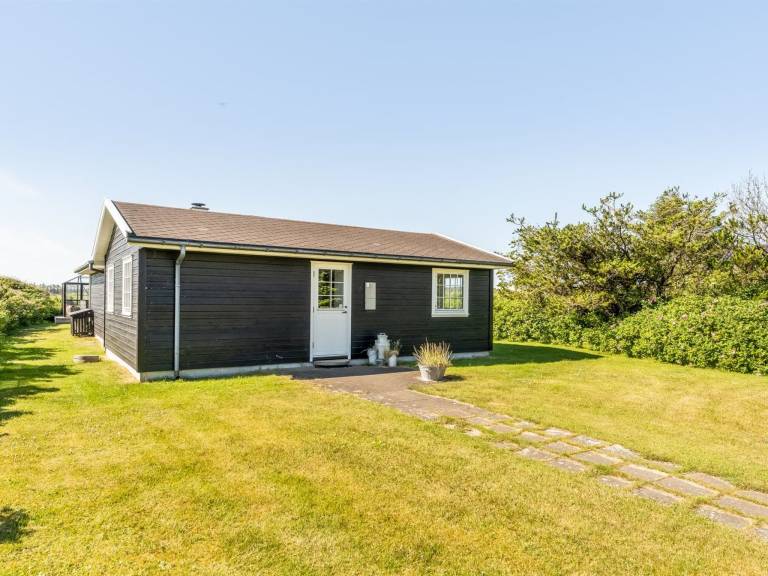House with patio — photo 2
