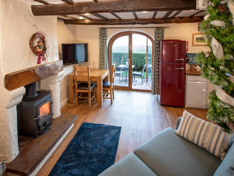 Child-friendly cottage with yard & jacuzzi | Dogs allowed — photo 3