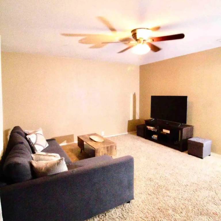 Family-friendly vacation home with yard | Pet-friendly — photo 3
