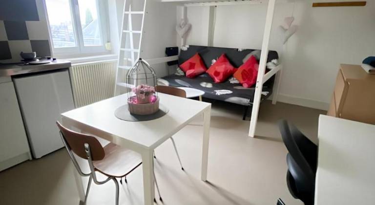 Rental apartment with 1 room for 2 persons in Rouen