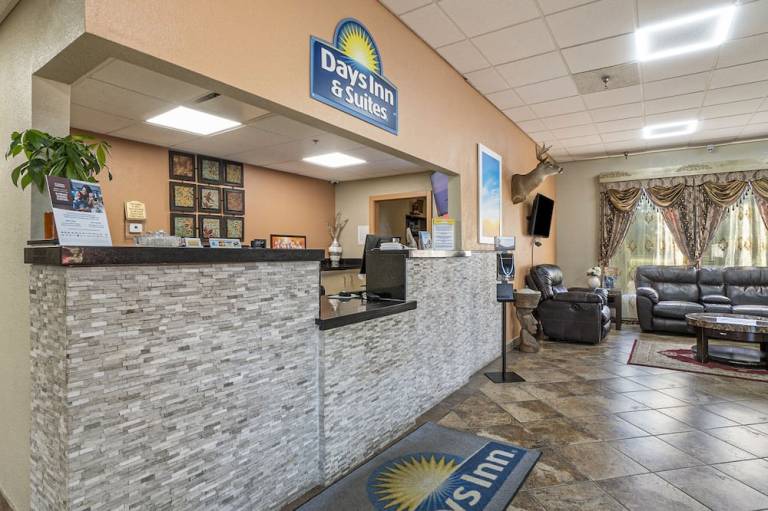 Days Inn & Suites by Wyndham Mt Pleasant