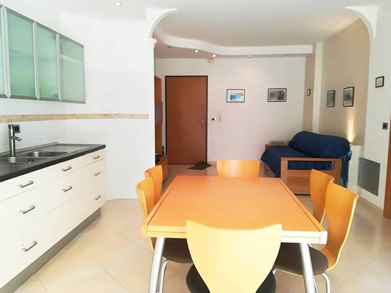 Rental apartment with yard — photo 3