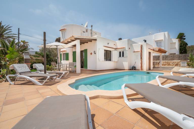 Fully equipped ample villa with fast internet, BBQ & private pool | Next to the beach | Pet-friendly in Santanyi