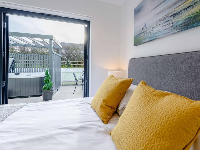 Cottage with garden & hot tub in Bideford
