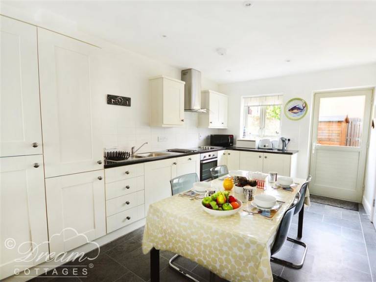 Family-friendly nice cottage with yard | Beach view | Close to the beach | Pets are welcome — photo 2