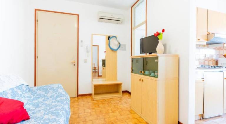 Holiday apartment with 2 rooms for 6 persons — photo 2