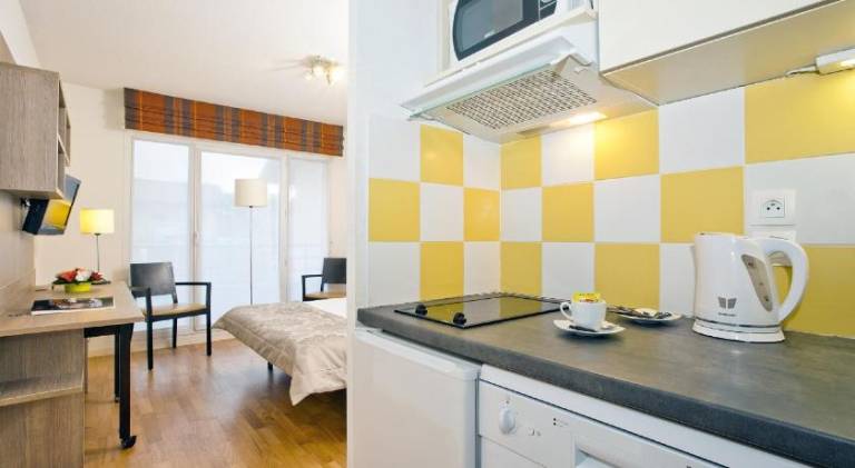 Serviced apartment with patio & garden | Pet-friendly — photo 3