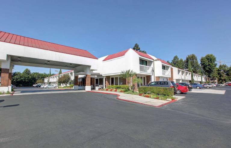 Motel 6 Santa Ana, CA - Irvine - Orange County Airport in Santa Ana, CA