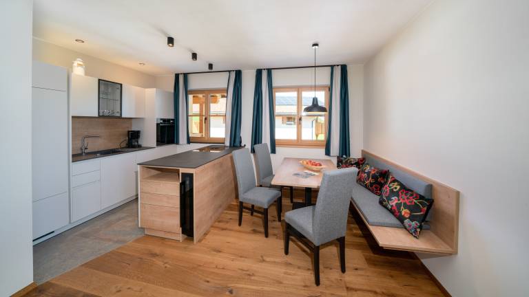 Apartment "Schlosshof Himml" with Mountain View, Private Terrace & Wi-Fi — photo 3