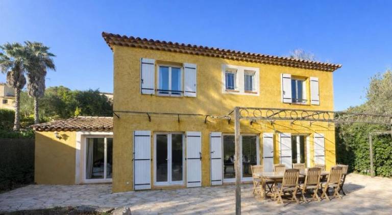 Villa provencale climatisee, piscine 5 chambres in Mouans-Sartoux