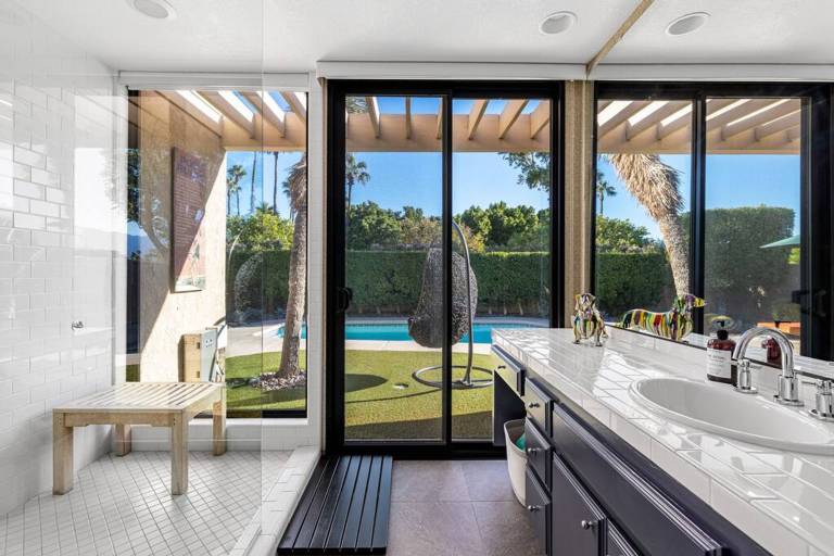 The Sunset House Pool Spa — photo 4