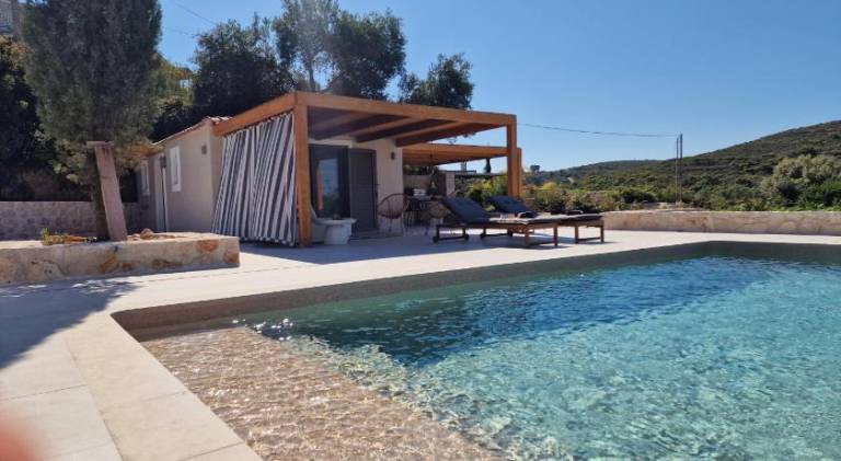 Child-friendly villa with yard, private pool & barbeque | Perfect for remote work | Pets allowed in Kefalonia