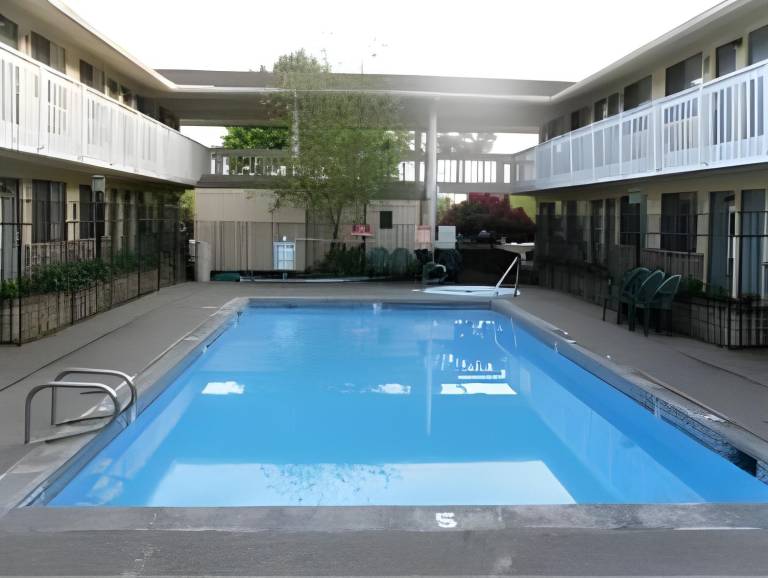 Pepper Tree Inn — photo 3