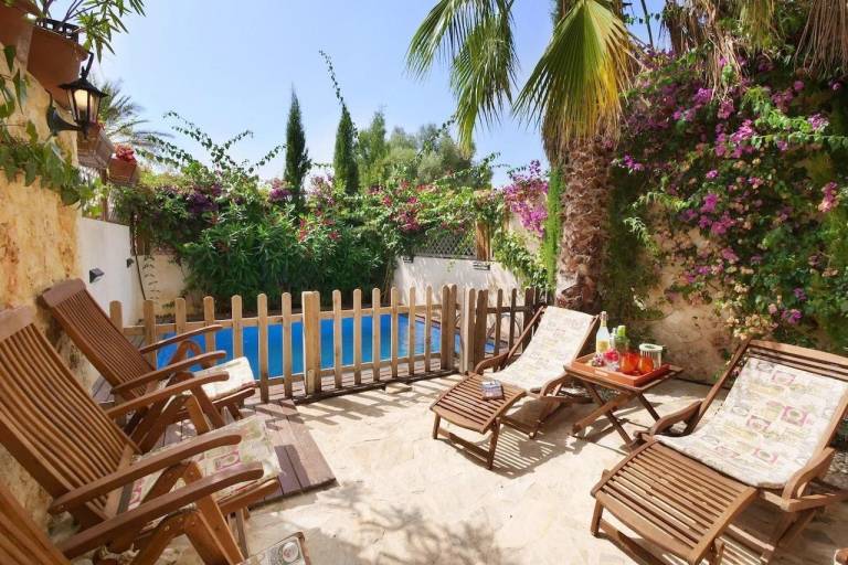 Family-oriented ample vacation home with terrace & private pool | Pets allowed — photo 3