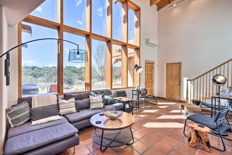 ‘Casa al Reves’ Pueblo-Style House with Views! — photo 4
