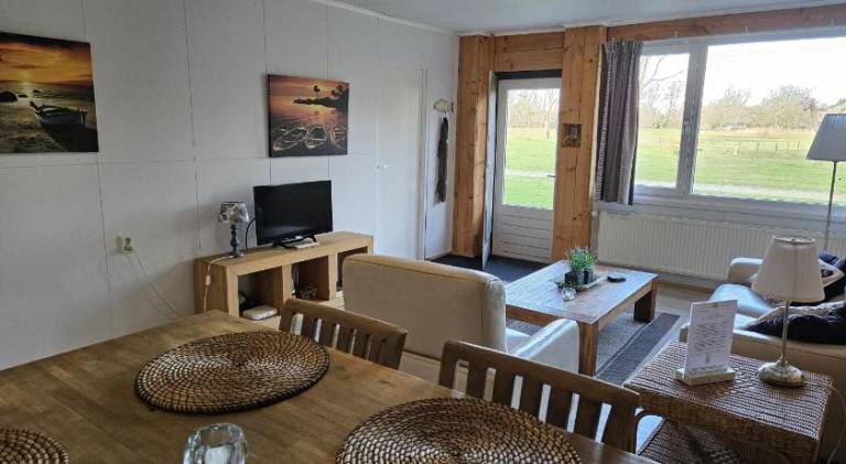 Lovely lodge with terrace & garden | Pets are welcome — photo 3