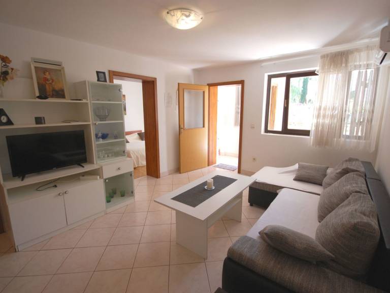 Holiday apartment with patio — photo 5