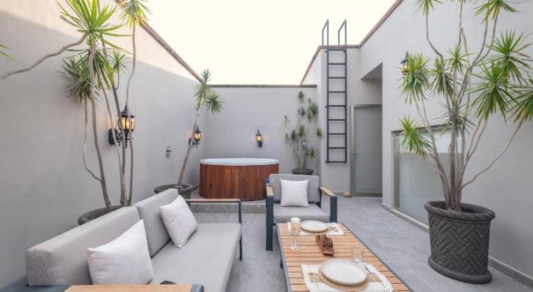 Vacation home with jacuzzi — photo 3