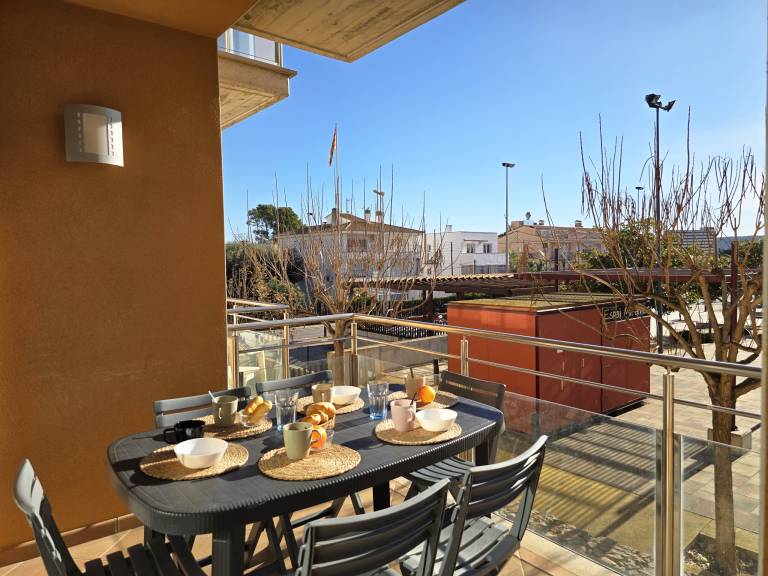 Fully equipped lovely rental apartment with patio | Next to the beach | Pet-friendly — photo 2