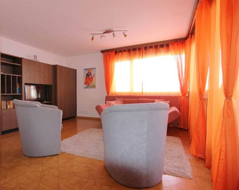 Charming holiday apartment with terrace & yard | Next to the ski | Pet-friendly in Arosa