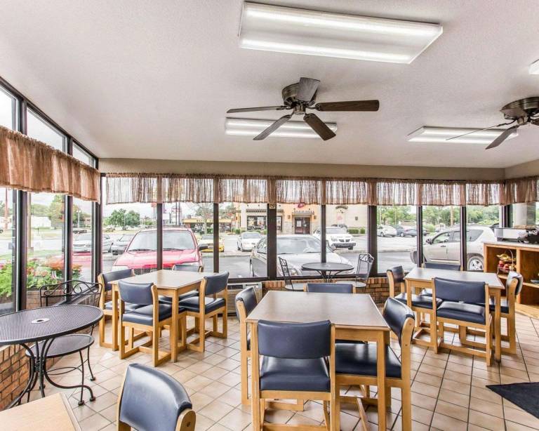 Econo Lodge — photo 4