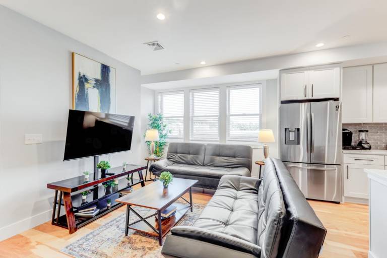 Luxury 2BD 2BA Near Logan Airport and T station