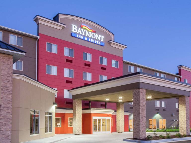 Baymont by Wyndham Grand Forks — photo 3