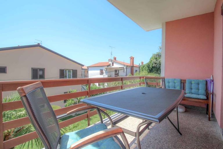 Fully equipped beautiful rental apartment with yard & grill | Pet-friendly — photo 2
