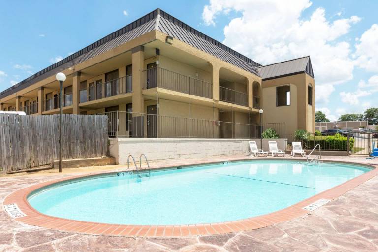 Super 8 By Wyndham Longview/North — photo 3