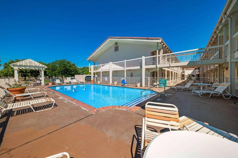 Motel 6 Dallas, TX - Farmers Branch in Farmers Branch, TX