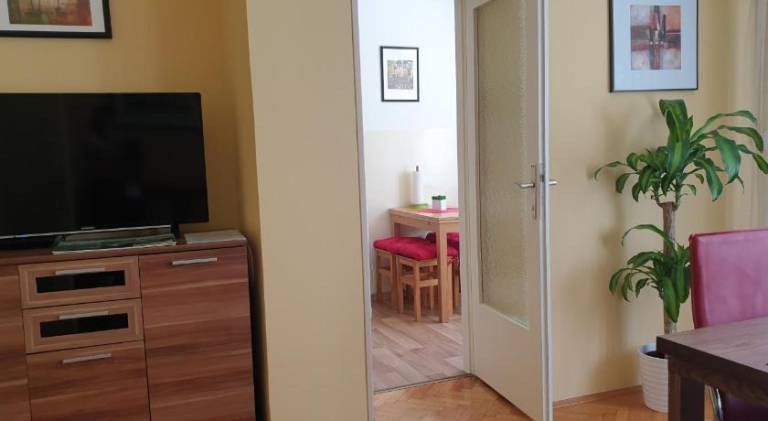Holiday apartment with 2 rooms for 5 persons — photo 2