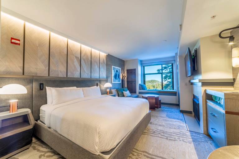 Family-oriented condo with barbecue, hot tub & heated pool | Mountain view | Ski nearby | Dogs allowed — photo 3