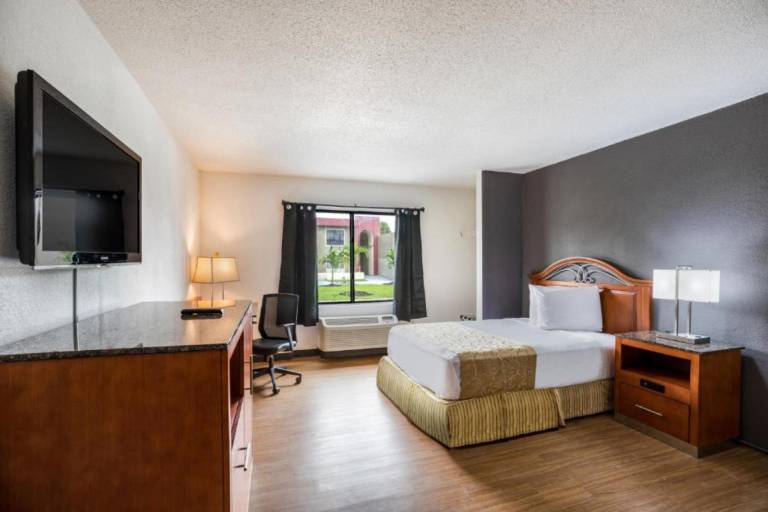 OYO Hotel Orlando Airport in Orlando, FL