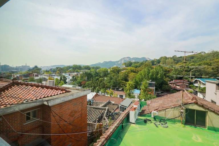 Wonderful apartment | Next to Bukchon Hanok Village | Perfect for remote work | Pet-friendly — photo 4