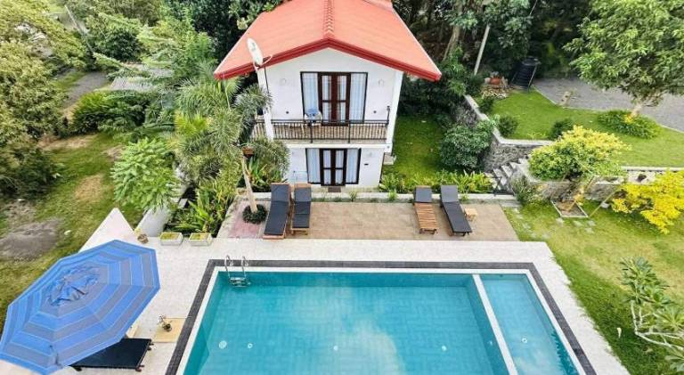 Villa with pool, patio & yard — photo 2