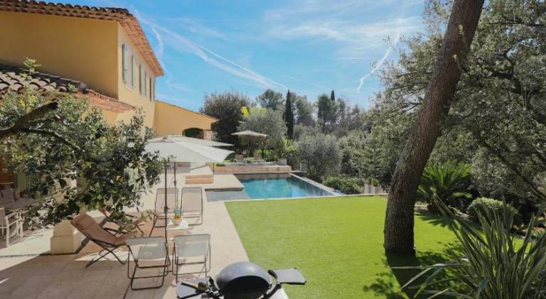 Peaceful Villa with Infinity Pool, 10' from the Center of Antibes — photo 4