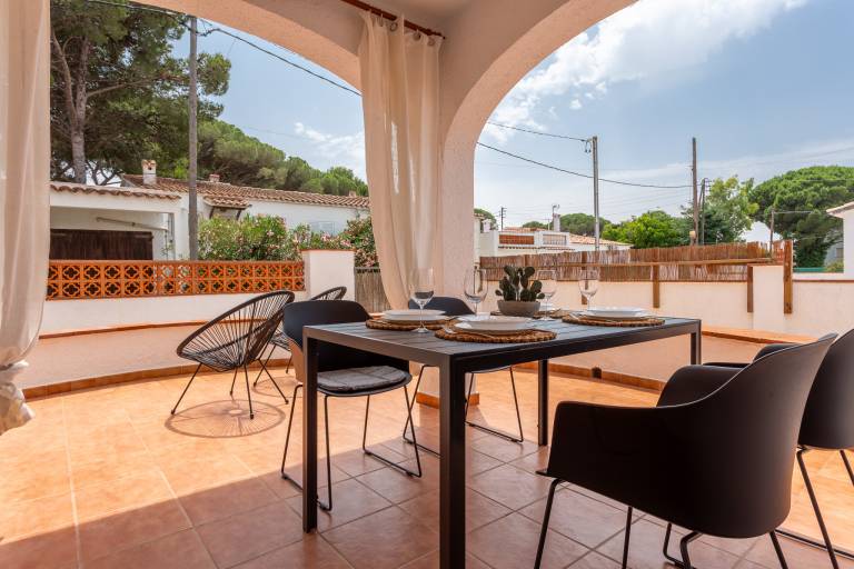 Fully equipped house with yard & patio | Pets are welcome in Roses