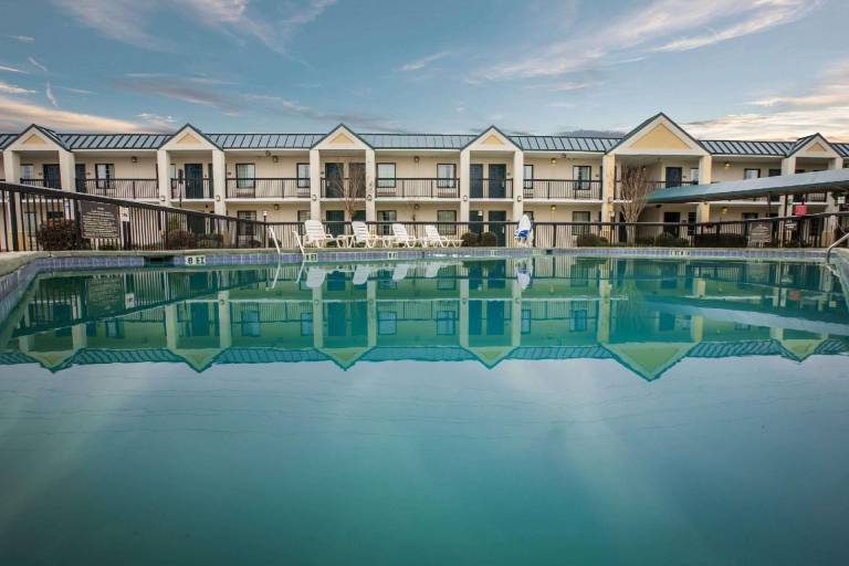 Quality Inn & Suites Hanes Mall — photo 2