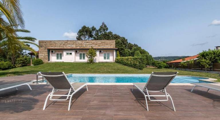 Fully equipped villa with hot tub, patio & yard | Pets allowed in Braga