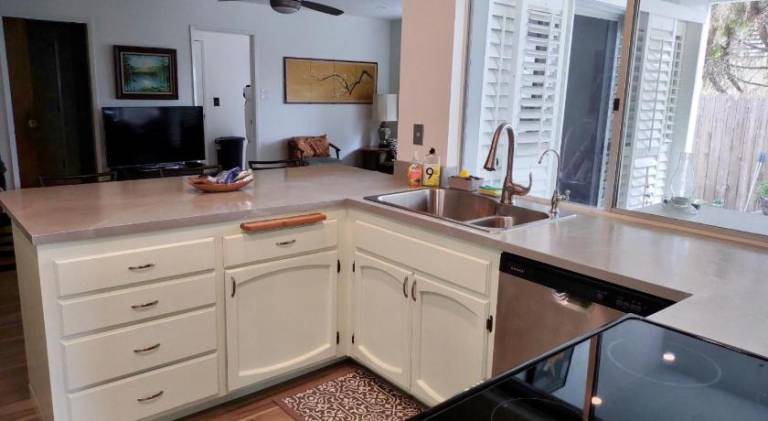 Custom Home - Beach close/convenient to everything — photo 5