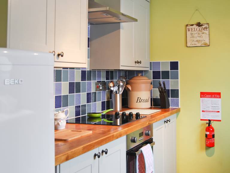 Cottage with barbecue & garden — photo 4