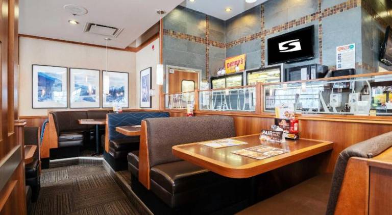 Sandman Hotel & Suites Calgary West — photo 5