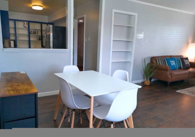 Child-friendly house with yard | Pet-friendly — photo 3