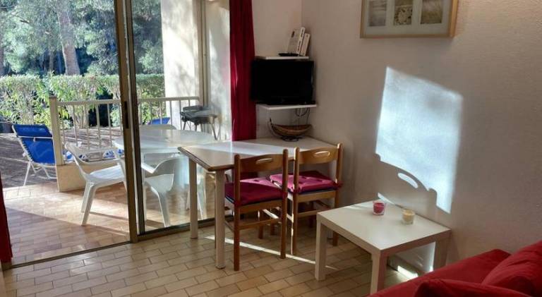 Rental apartment with pool — photo 2