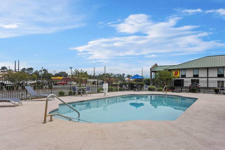 Super 8 By Wyndham Valdosta/Conf Center Area — photo 5