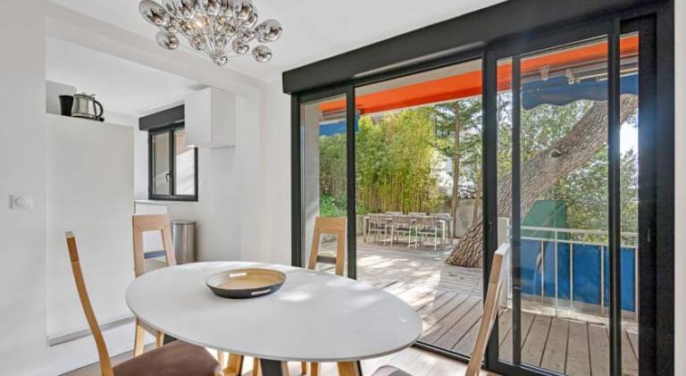 Holiday apartment with patio & yard in Cassis