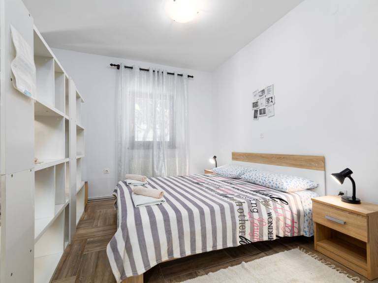 Rental apartment with patio — photo 4