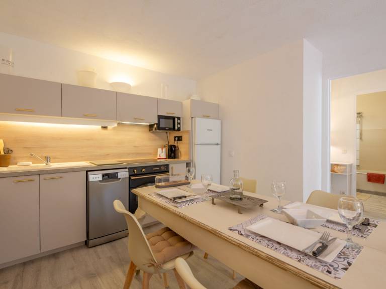Rental apartment with patio — photo 4