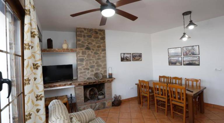 Vacation home with patio & grill — photo 2