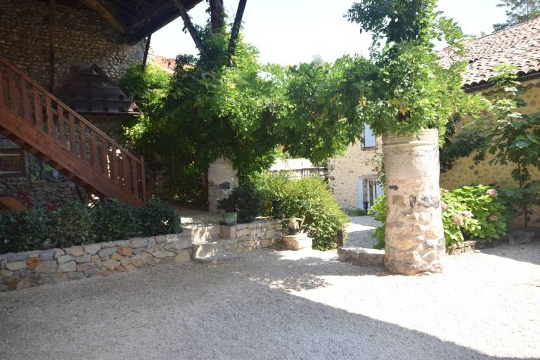 Fully equipped lovely vacation home with garden, barbecue & pool | Pets allowed — photo 2